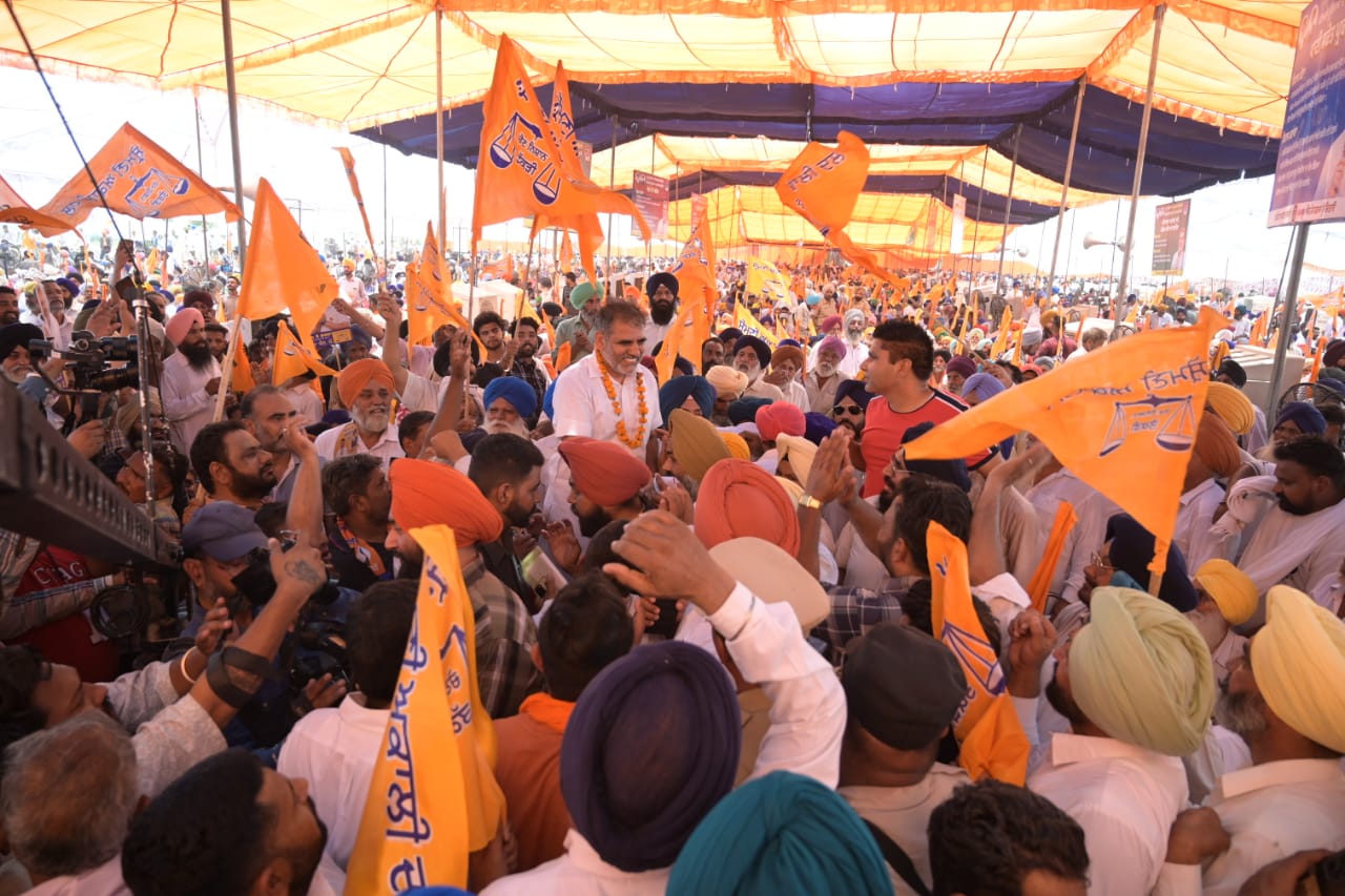 Despite the intense heat, the Akali candidate claimed victory after a large gathering